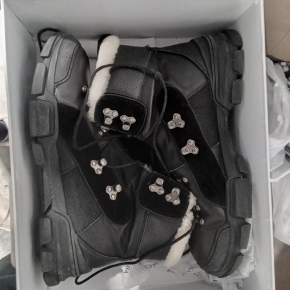 Gucci Flashtrek High Black Hiking Shearling Boots. - Picture 2 of 4